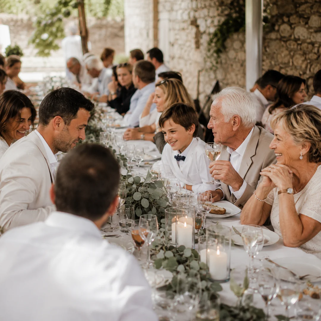 Repas de famille animé pour une communion à Tarbes