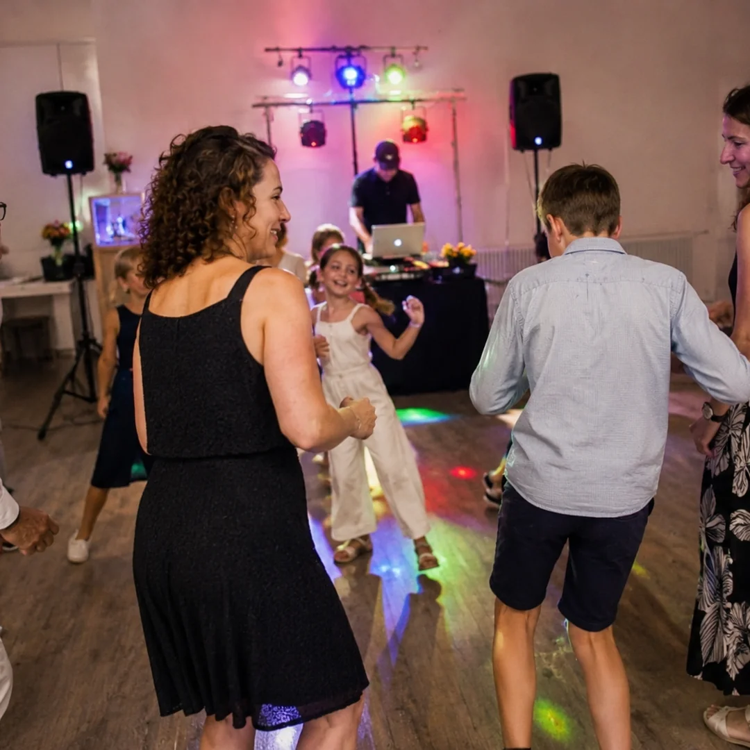 Moment convivial en fin de journée de baptême ou communion