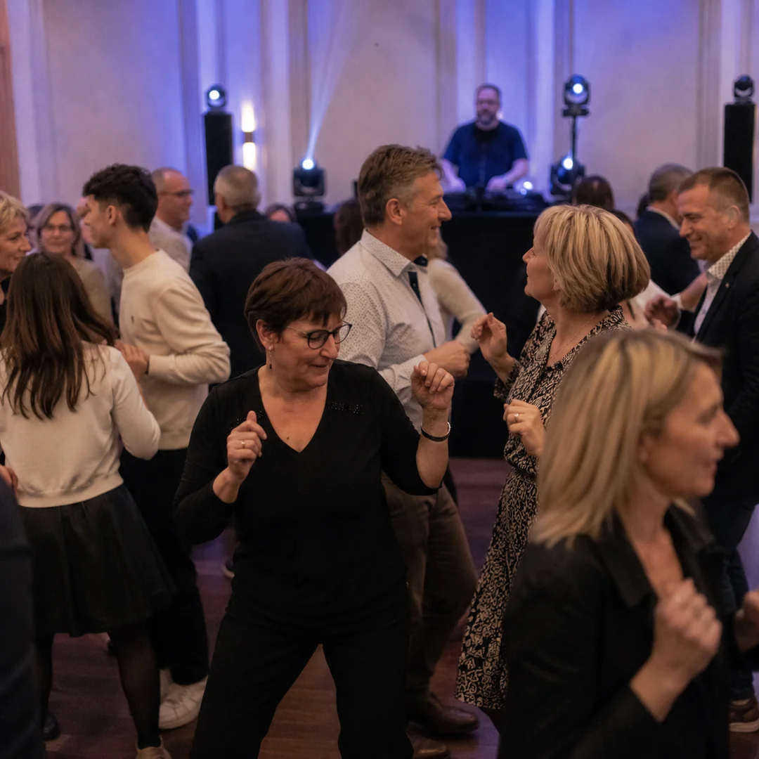 Moment convivial en fin de journée de baptême ou communion