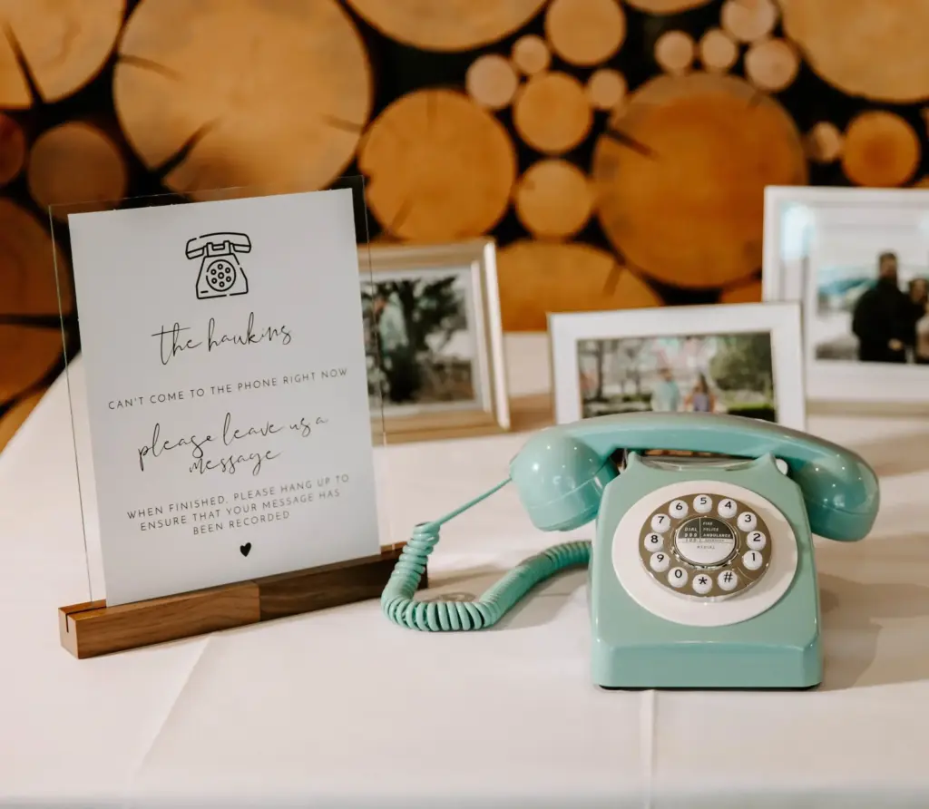livre-d-or-audio-pour-fete-de-mariage-bleu Téléphone vintage avec message d'accueil