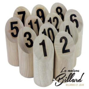 Jeu de Mölkky avec ses quilles en bois numérotées