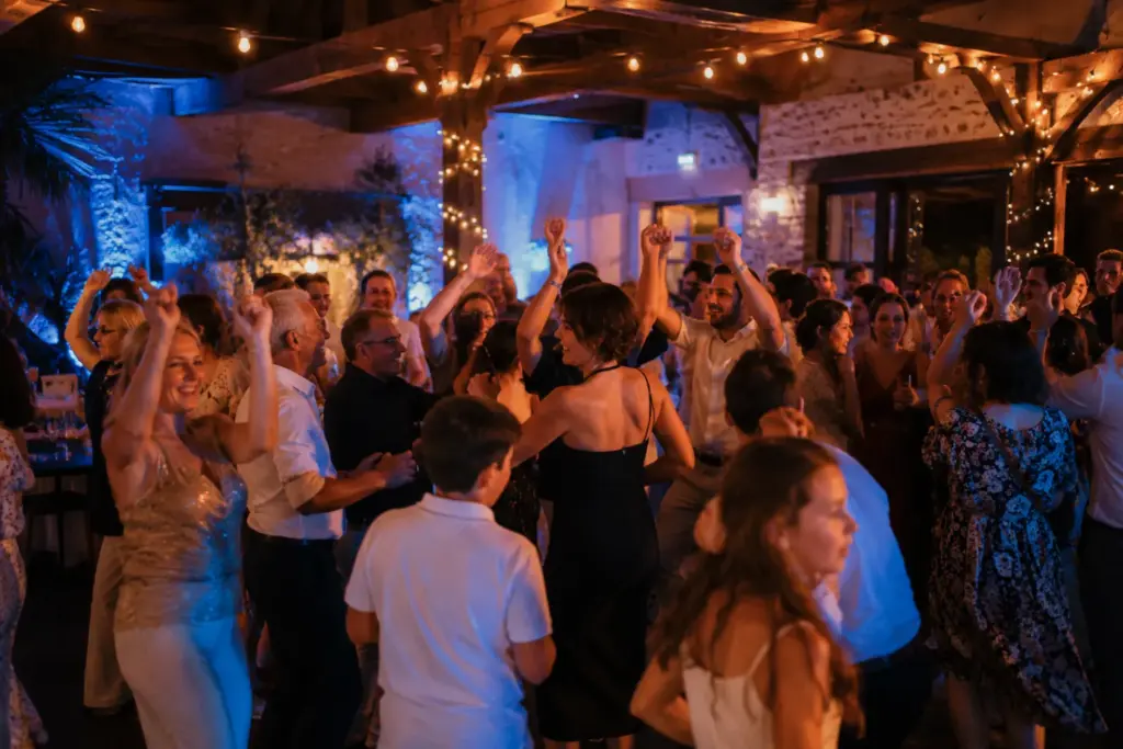 soiree-anniversaire-tarbes-ls-evenements Piste de danse animée pendant une soirée d'anniversaire à Tarbes
